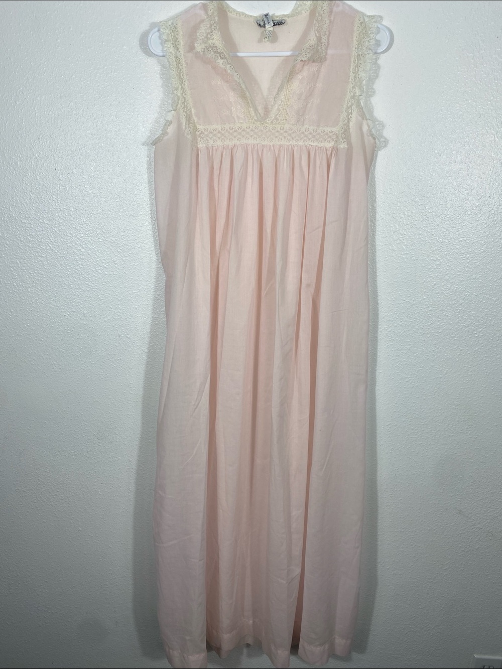 Vintage Christian Dior Lingerie Pink Lace Coquette Long Nightgown 70s 80s Size S - Picture 2 of 16